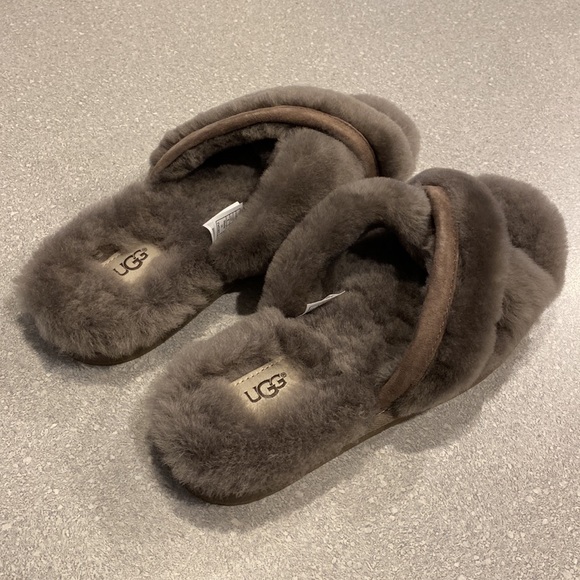 NEW UGG Abela Women’s Slippers - Picture 9 of 16
